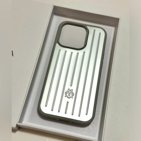 Rimowa iphone case compatible for iPhone 14 Pro - Picture 3 of 9